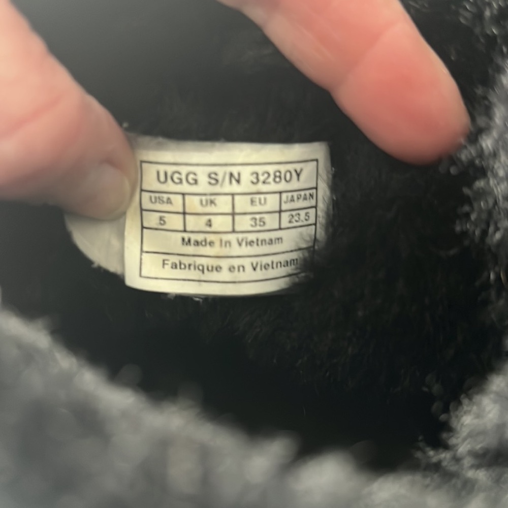 Short black Authentic Uggs; Size 5 in good condition - Picture 7 of 8